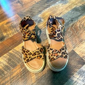 Leopard Flatform sandals